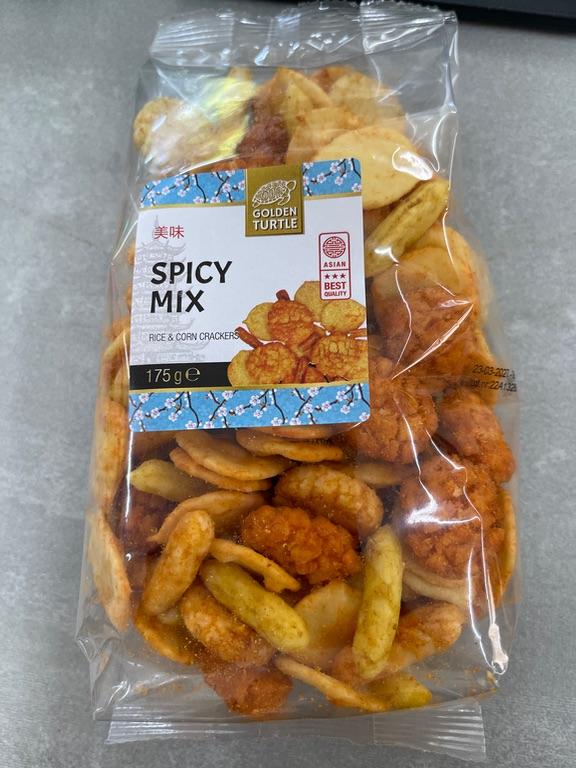 Bánh gạo và bánh ngô giòn cay Golden Turtle Spicy Mix 175g