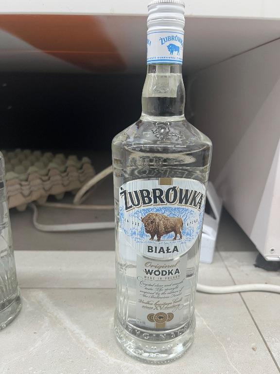 Rượu Vodka Żubrówka Biała 1L