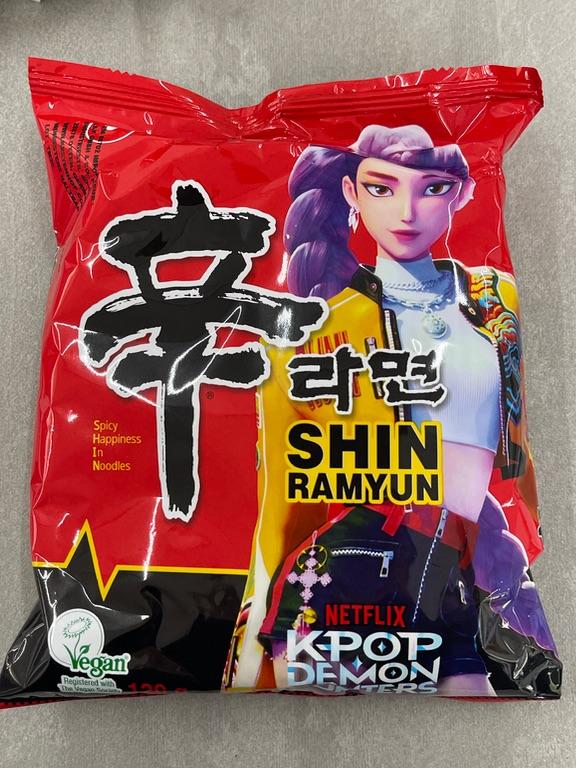 Mì ăn liền Shin Ramyun KPOP Demon Hunters vị cay 120g
