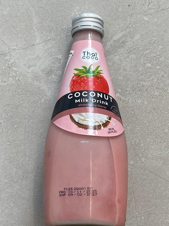 Sữa dừa hương dâu Thai Coco 300ml
