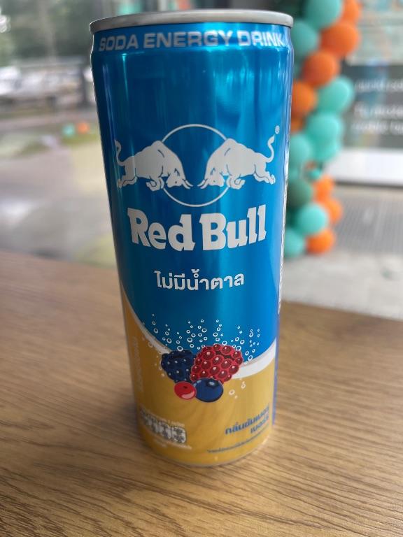 Red Bull Soda Energy Drink Vị Berry Không Đường