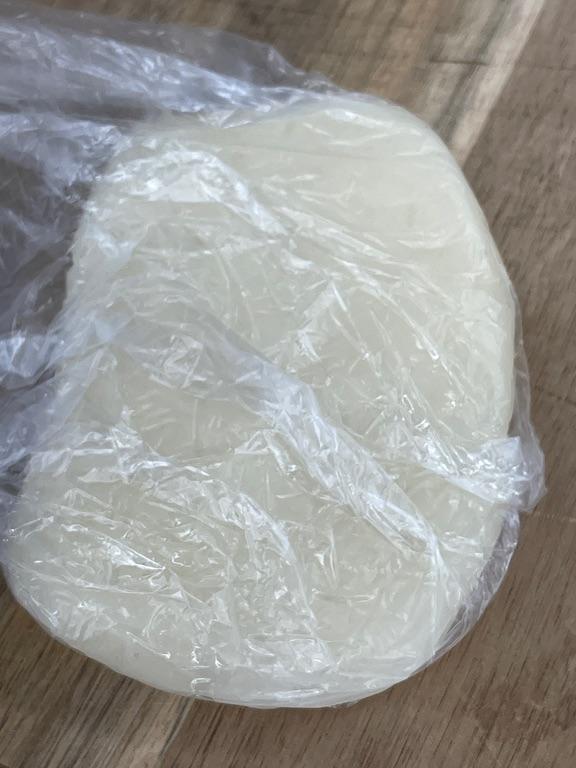 Bánh dày (kẹp giò hoặc chả)