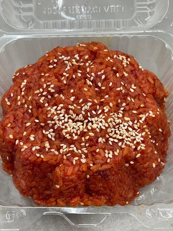 Xôi gấc rắc vừng