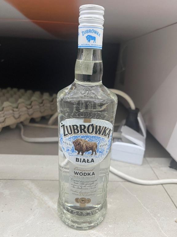Rượu Vodka Żubrówka Biała 700ml
