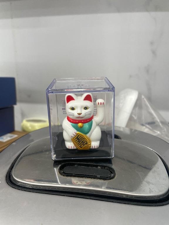 Mèo thần tài năng lượng mặt trời