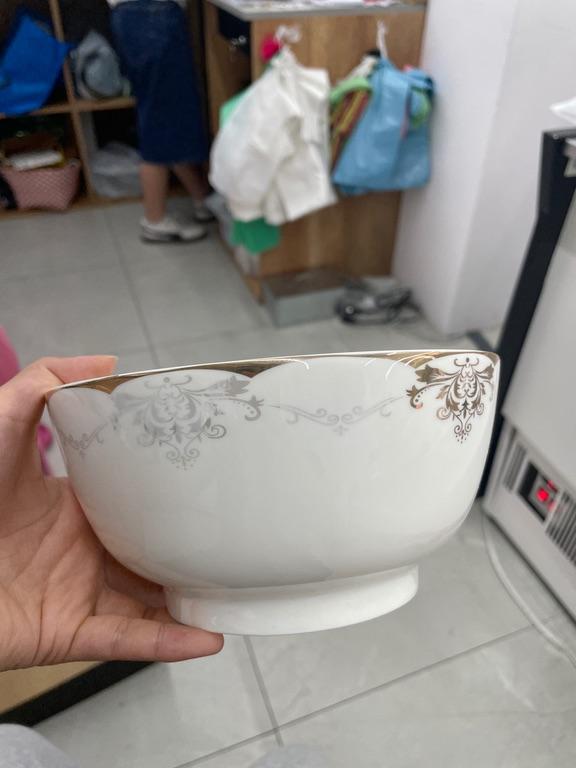 Bát sứ trắng